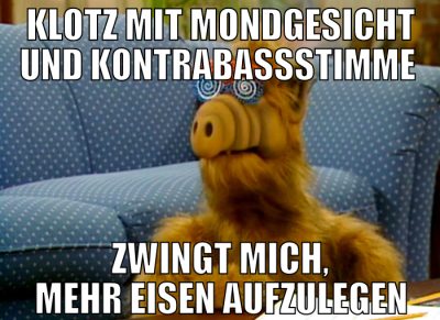 klotz mit mondgesicht und kontrabassstimme zwingt