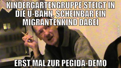 KINDERGARTENGRUPPE STEIGT IN DIE U-BAHN, SCHEINBAR