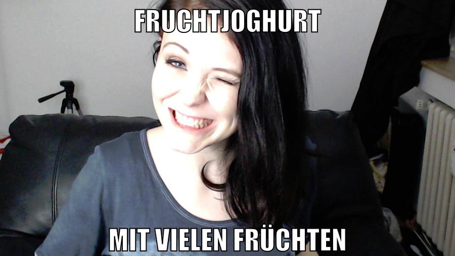 fruchtjoghurt mit vielen früchten