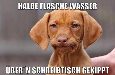 halbe flasche wasser über´n schreibtisch gekippt