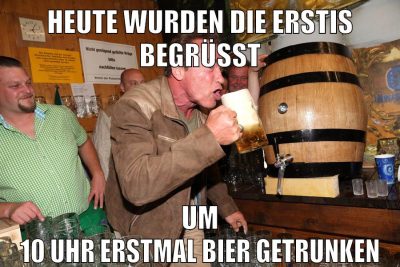 Heute wurden die Erstis begrüßt Um 10 Uhr Erstmal Bier getrunken