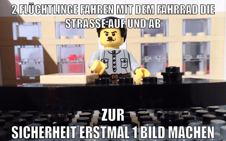 2 flüchtlinge fahren mit dem fahrrad die straße auf und ab zur sicherheit erstmal 1 bild machen